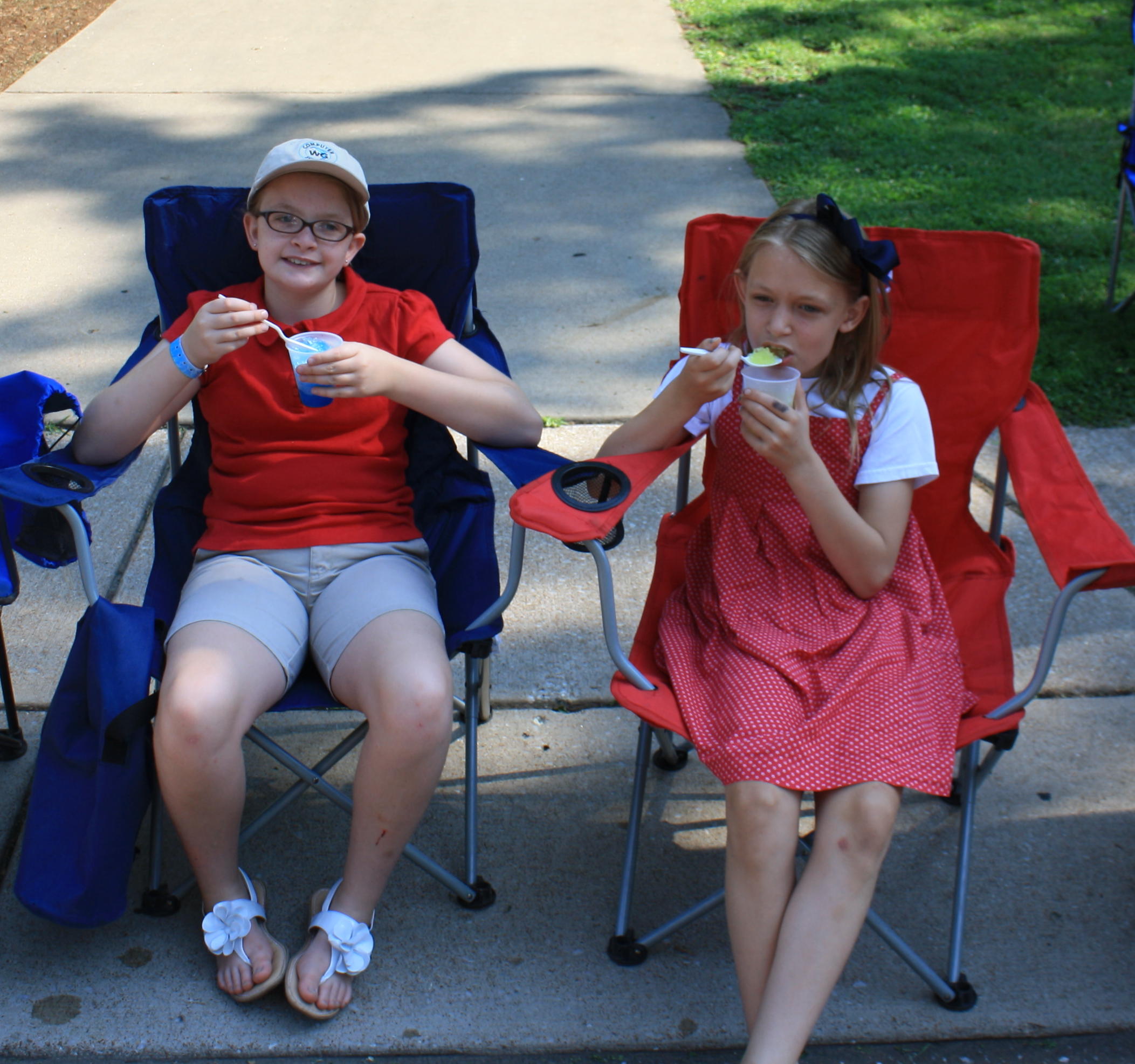 2013-07-04 Jane and Cate at WG parade.jpg